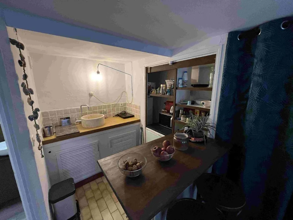 Studio Avec Terrasse Sur Cour, Authentique, Calme Avignon Apartment