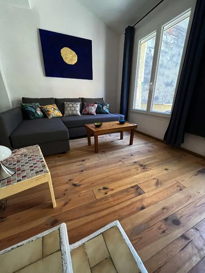 Apartment Studio Avec Terrasse Sur Cour, Authentique, Calme Avignon
